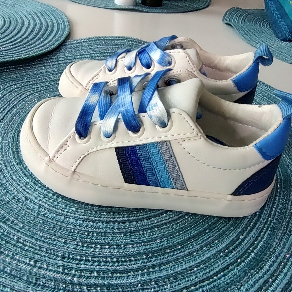 Baby Gap size 6 toddler sneakers